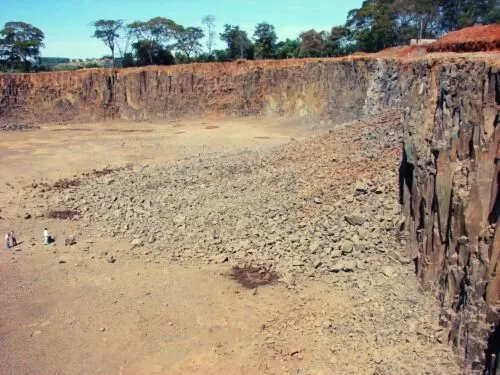 Terceirização de Perfuração e Desmonte em Pedreiras e Minerações